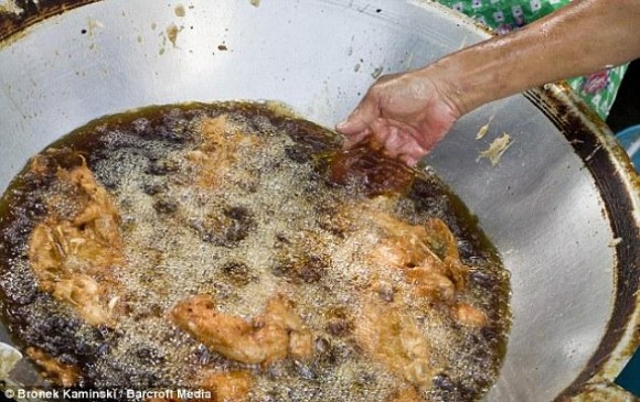 Thai chef claims record for dipping his bare hands into boiling hot cooking oil